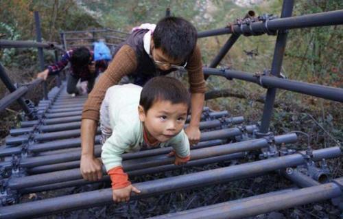 直击大凉山“悬崖村”，获得6亿资助后，如今变成什么样了？