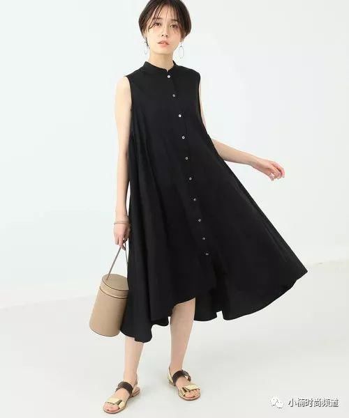 换季穿啥?一件黑色连身洋装让你完美搭出日系时尚