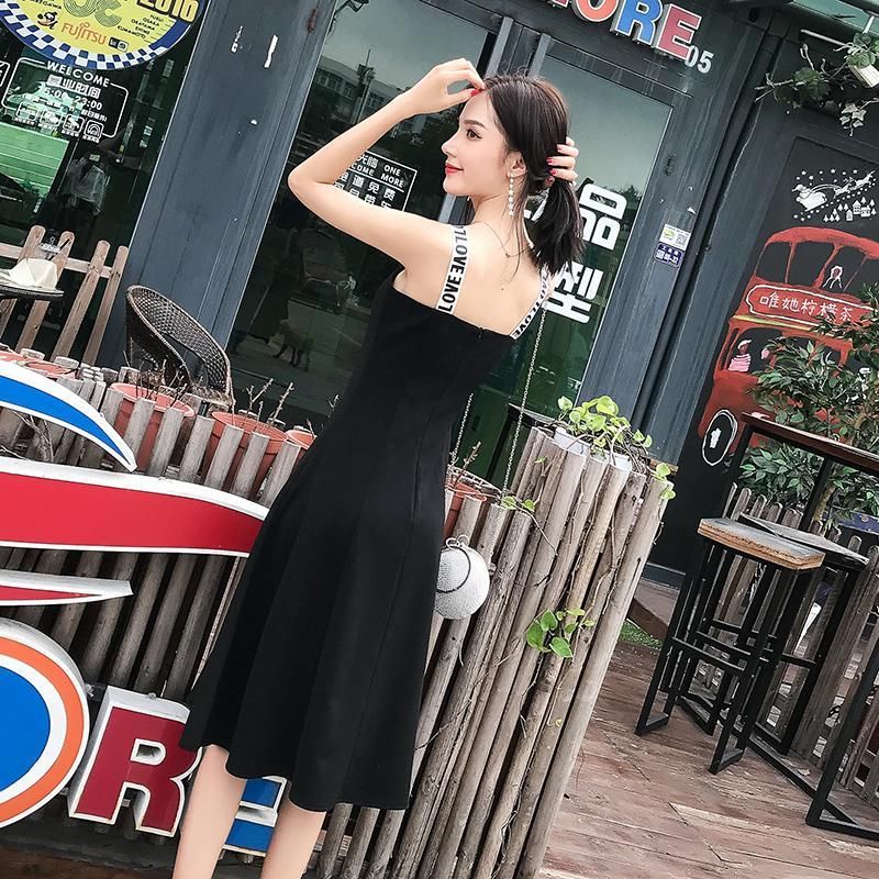 小香风连衣裙太洋气了，搭高跟鞋和凉鞋，得体显腿长，减龄10岁