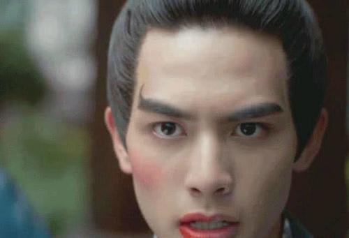 当男明星涂口红，张艺兴娴熟，李晨用力过猛，王源却说自己最美！