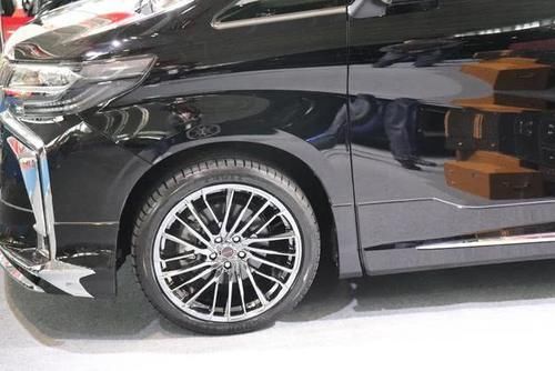  『丰田』有钱人的大玩具，家用选雷克萨斯LM还是丰田埃尔法？