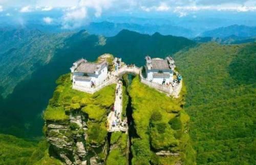 中国最险峻的寺庙，一桥悬空近2500米连接两山顶，建造过程成谜