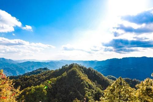 实拍腾冲云峰山九十度斜坡，海拔2445米有一口井水，科学无法解释