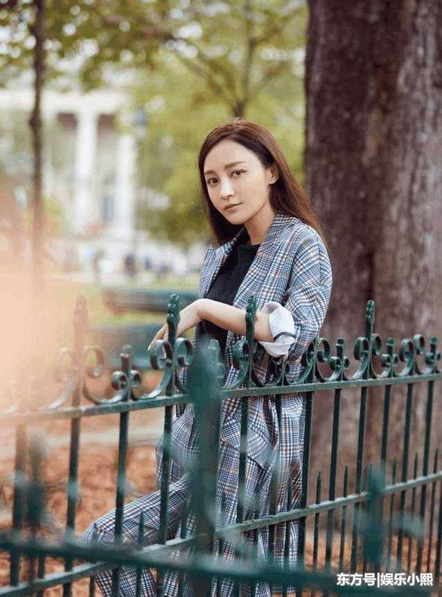 郑爽姚笛撞衫:学生和成人的区别，她的诱惑确实太大了