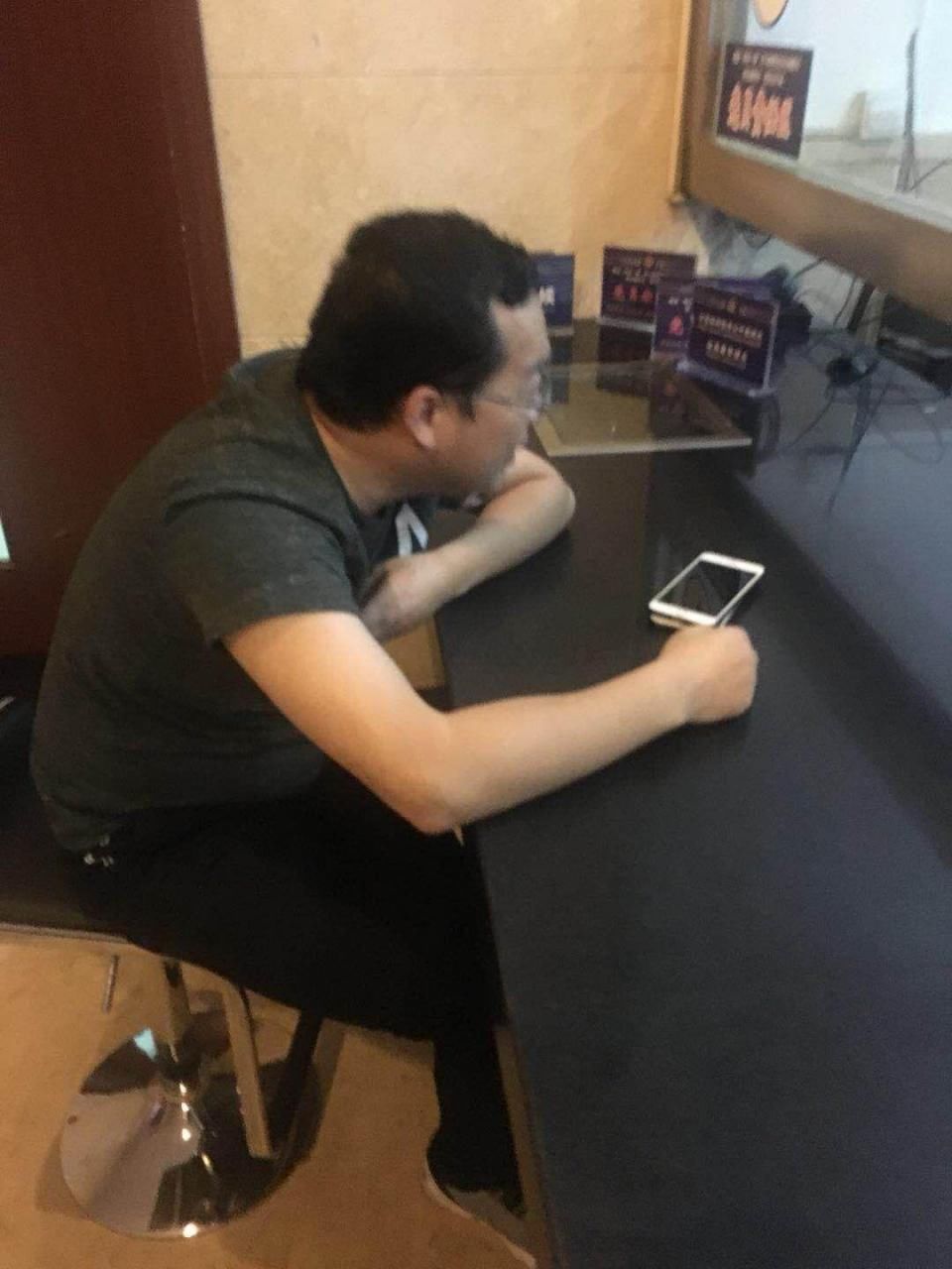 传OK徐明星涉数字货币欺诈接受调查，昨晚遭维权用户围堵