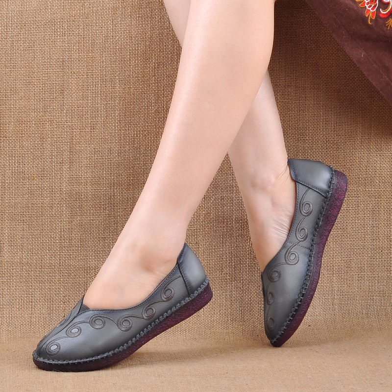 让妈妈少穿点高跟鞋吧，今年流行这样的妈妈鞋，时尚又不累脚