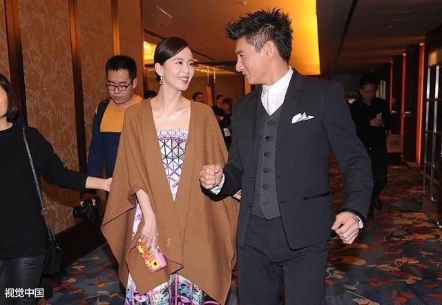 卓伟曝光刘诗诗婚内出轨？好妻子人设崩塌，网友：难怪一直