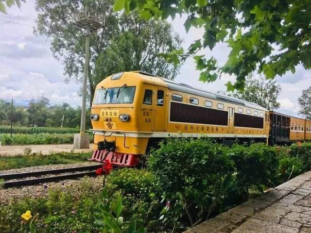 中国最慢的火车，比自行车还慢，却还是一票难求