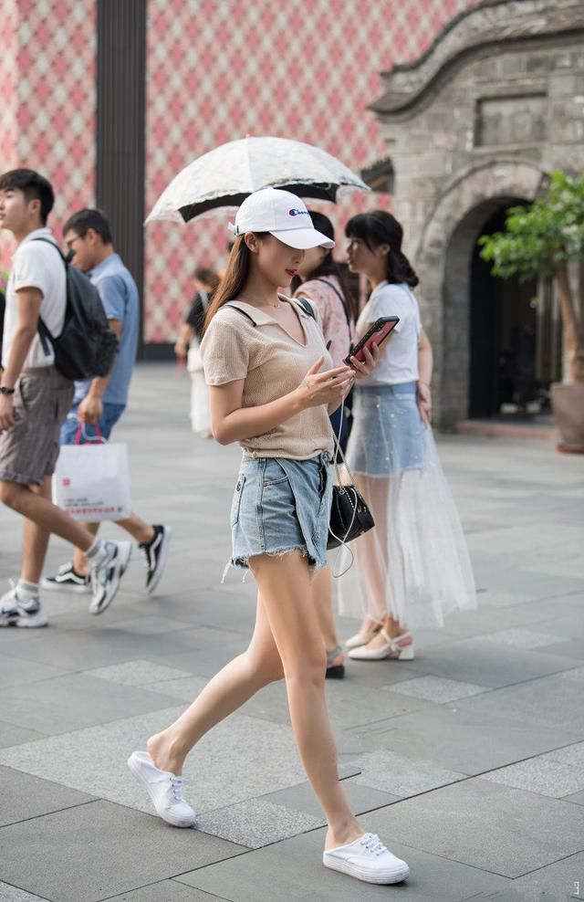 路人街拍，夏天是比美的季节，衣服不比别人好看怎么能行