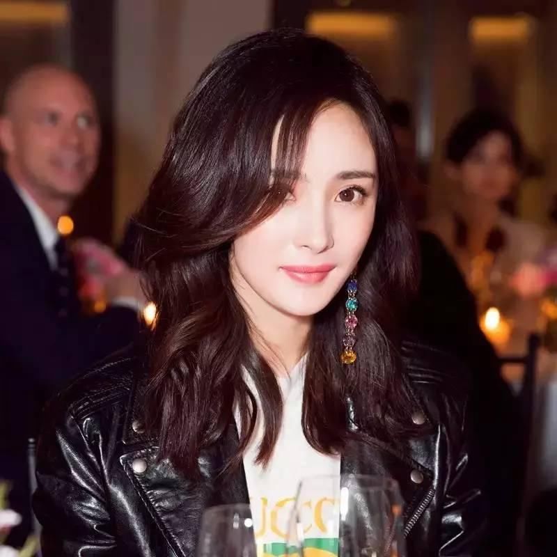 女星爱上“波浪卷发”，郑爽显老，热巴惊艳，赵丽颖像变了一个人