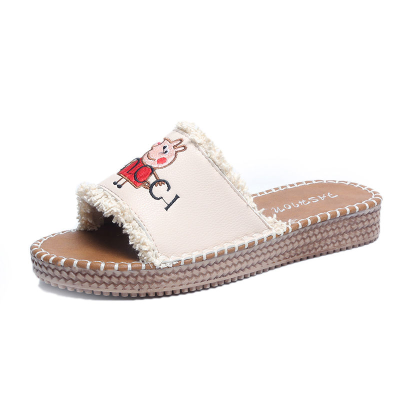 今年流行的凉鞋一款比一款舒适洋气，时尚更显女人味