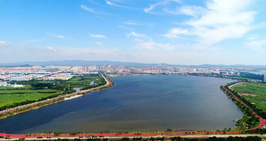 “小城市”为何引来“远方客”？