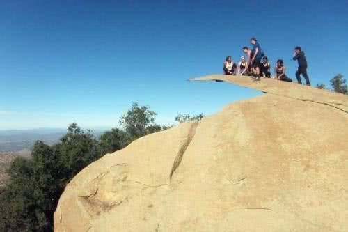 世界最妙的骗局，用一块石头瞒过了上亿人的眼睛，网友：演技太好