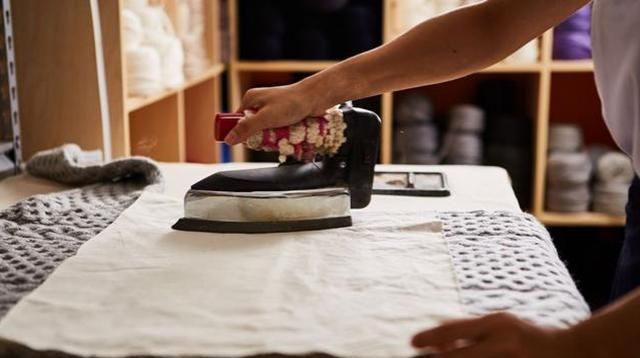  创业|城市领高薪的农村大学生，回乡创业“织毛衣”，直播里突然