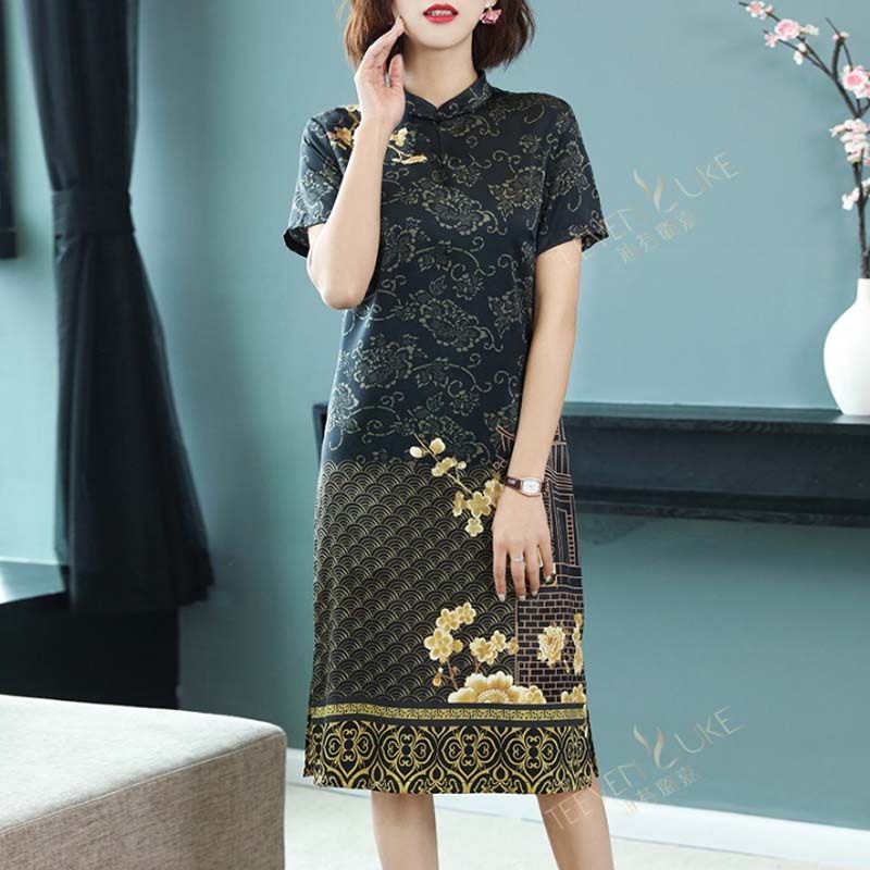 有一种美叫“旗袍”，立秋已到，42岁老婆穿旗袍，简直美若天仙