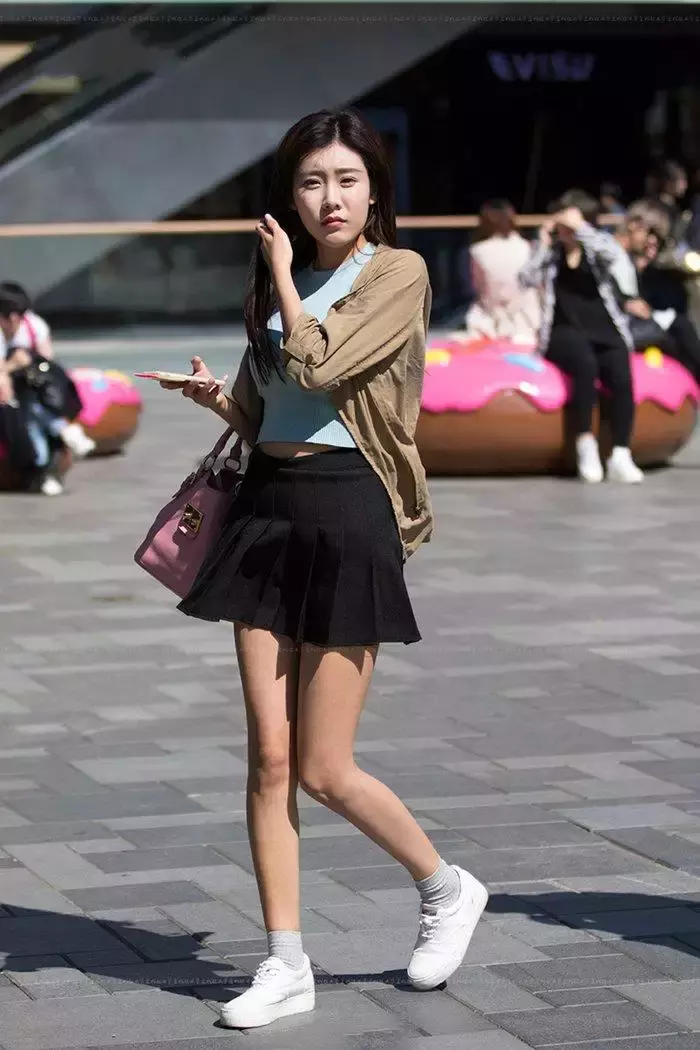 街拍路人，颜值高只是美女，会穿搭才配叫女神!