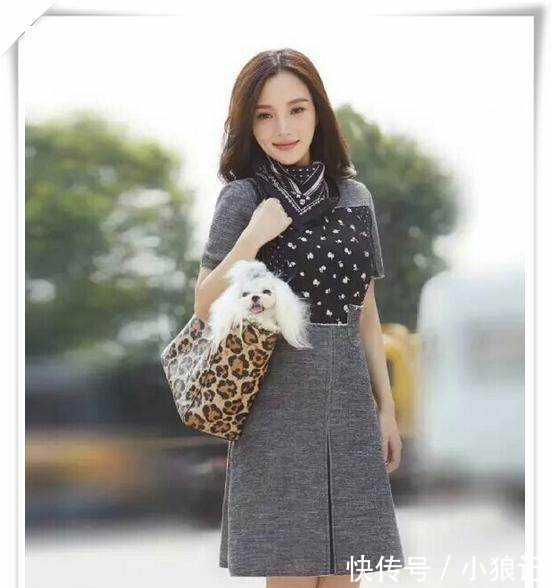 李小璐终于开始穿短裤秀腿了,网友发黑的双膝暴露了太多秘密!