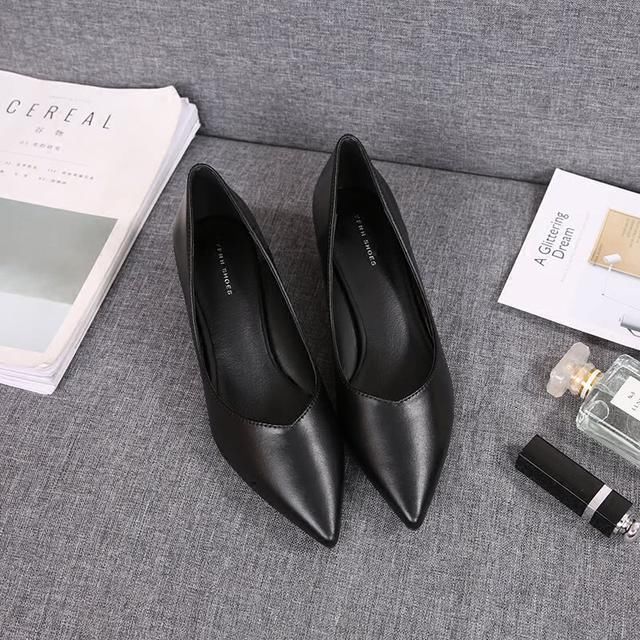 小个人千万别穿平底鞋，这些忒洋气高跟鞋，配短裤显高显瘦