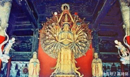 此寺庙位于四川深山中,建造时没用一颗钉子,雕有一万条龙