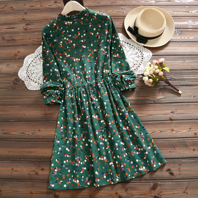 我老婆很矮很矮，但她从不穿高跟鞋，收腰裙+平底鞋，高挑又美嫩