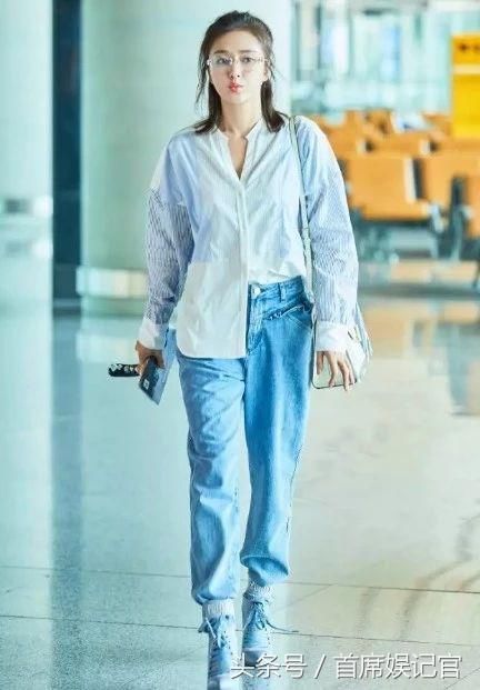 41岁陈数半扎拼色衬衫，撞上37岁秦岚，网友：只差4岁却像母女！