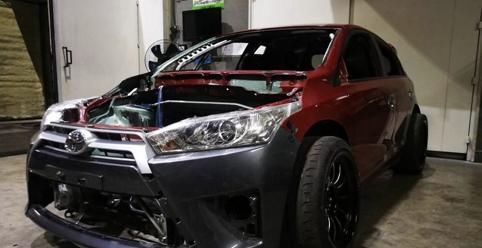  小鸭@爆改买菜车 700匹马力丰田Yaris!