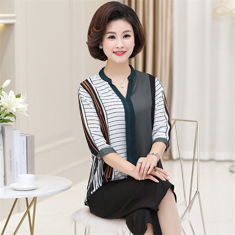 厉害了!妈妈穿上新款外套，出门谁都说她年轻了