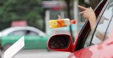 盘点4个开车的坏习惯，若你都占了，或许还是不开车为好