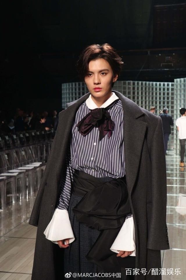 毕雯珺纽约看秀被安排与女微商吃饭歌迷列证据驳斥黑粉要追责