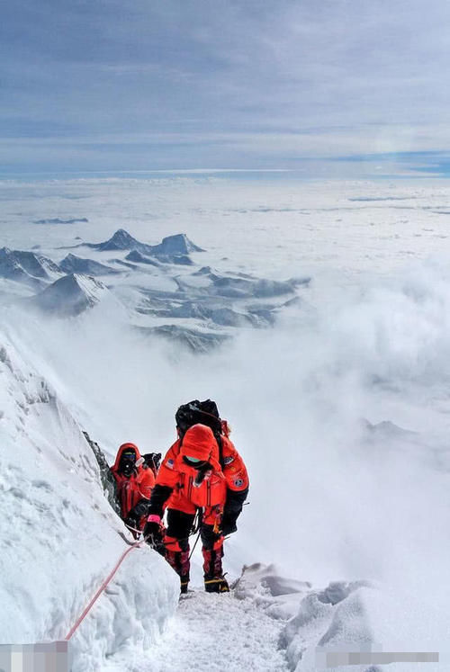 珠穆朗玛峰一半在中国一半在尼泊尔,问题来了,到底属于谁?