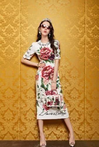 40岁刘涛和26岁迪丽热巴同穿印花裙，网友:热巴还是太嫩了点!