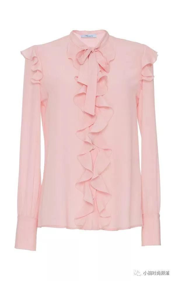 允儿现身曼谷粉丝见面会，在机场粉色上衣造型甜美又优雅