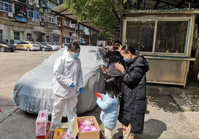  「留给」周迅《女儿》原型李少云获姚晨捐款十万，没舍得花想留给女儿