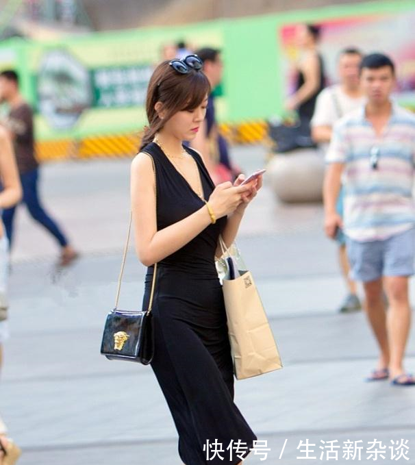 素人街拍 四位女神风格各异, 哪一位更能打动你的心