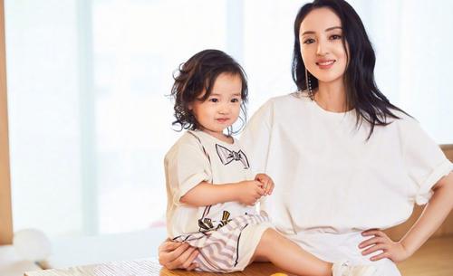 她竟是形婚？两人共享金主爸爸？抢唐嫣男友，开撕谢娜闺蜜，为出