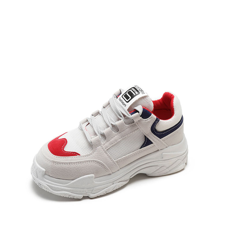 最经典“18新款小白鞋”,出门搭配一条牛仔裤,浑身充满活力范