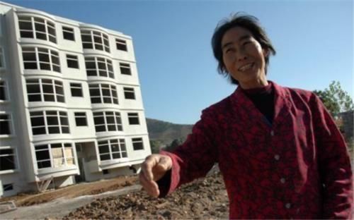  #农民#“撤村并镇”全面推行：农民迁居一次成本巨大，让农民搬