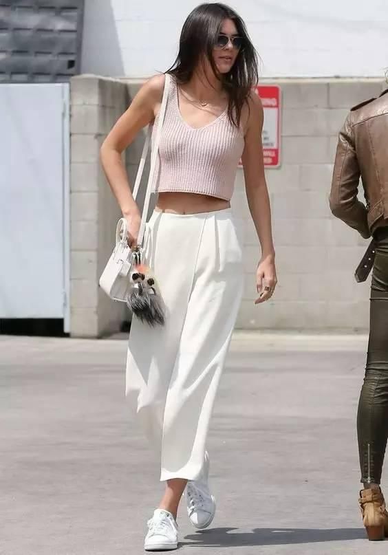 鞋子穿不对，阔腿裤再美也白费!