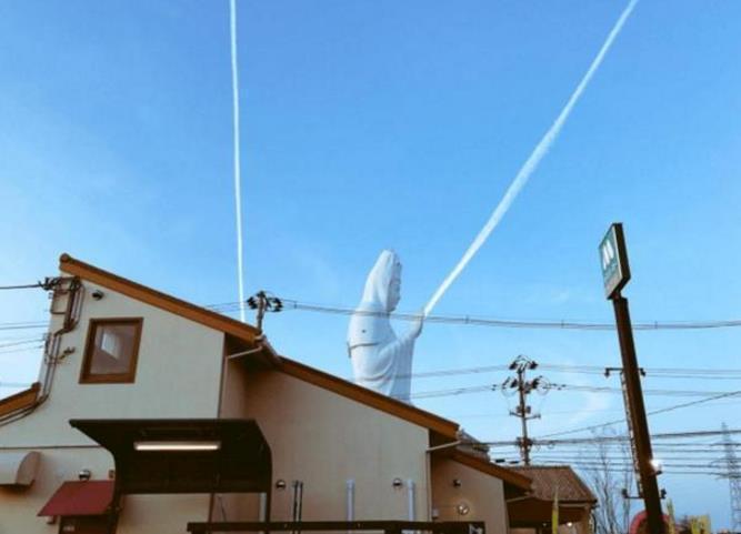 日本罕见“观音降世”显神迹? 天空发射白色光束超震撼