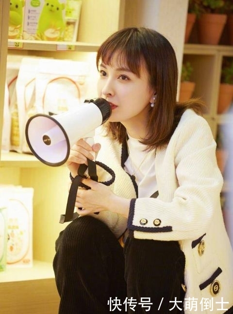 『遮脸』还在留着黑长直吗?今年该换换发型啦!减龄又遮脸哦