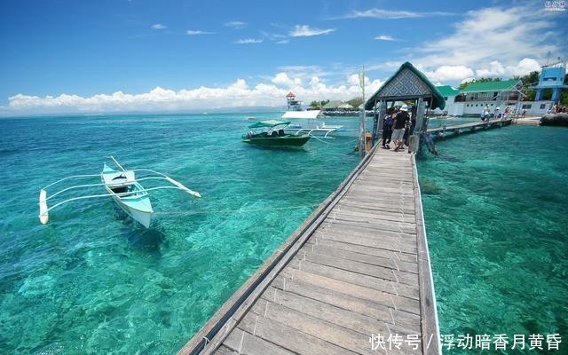 全球十大度假岛屿，长滩岛是一个很受冲浪爱好者喜欢的地方