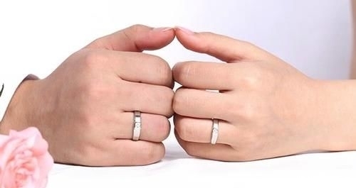 黄金戒指:男士戒指如何选择?男士戒指怎么戴呢?