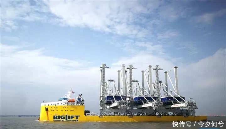  「桥吊」今天长江上驶过了一个“庞然大物”，还刷新了一项纪录