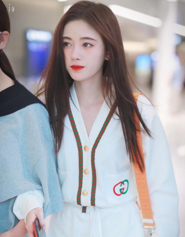  #针织衫#春季，看明星怎么演绎针织衫的穿搭，美出时尚感！
