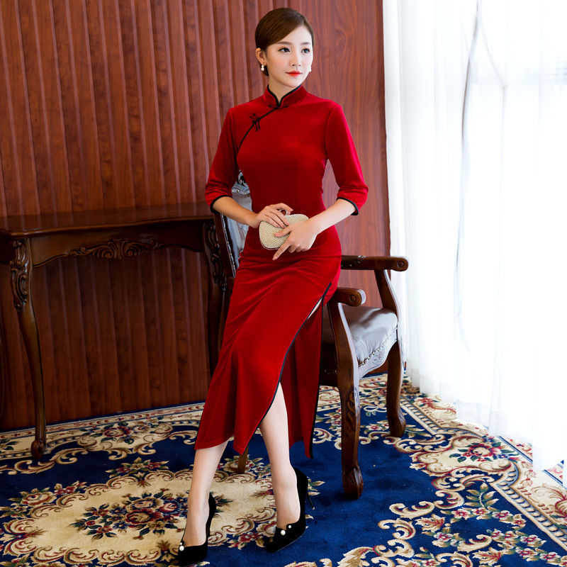 有一种美叫“旗袍”，立秋已到，42岁老婆穿旗袍，简直美若天仙