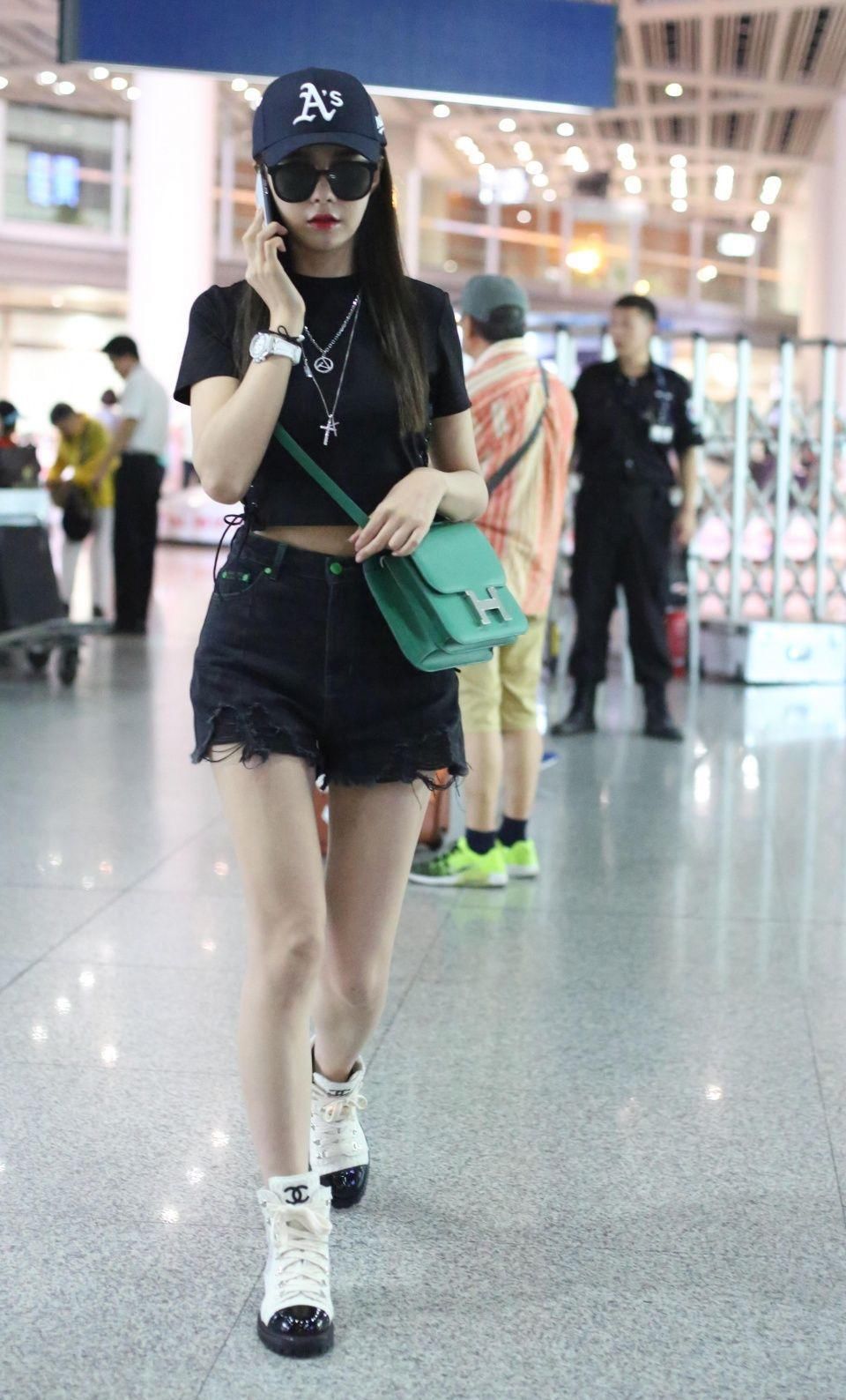 一身名牌傍身的沈梦辰，这次却被鞋子拉低了整个档次!