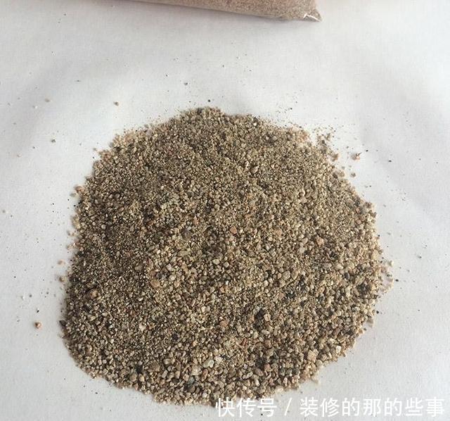 『沙子』家庭养花,2个“小妙招”,几十盆花都养得好好的,叶翠绿花儿美