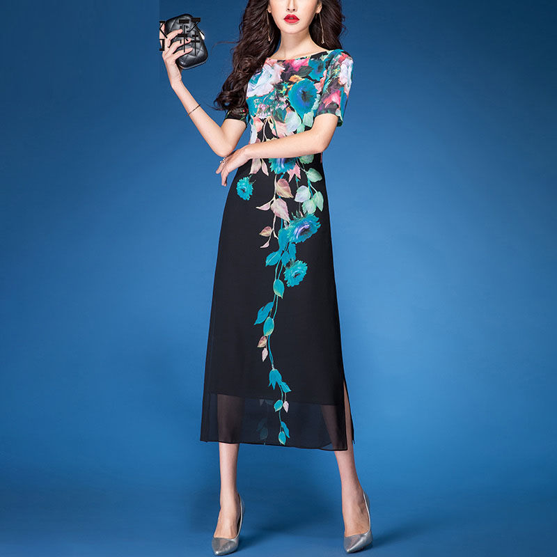 70后女人，美的令人惊艳，只因穿这”欧货裙”，显肤白显美嫩