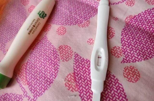 墙倒众人推，范冰冰想以怀孕逃脱处罚，却遭到港媒与名导爆料！