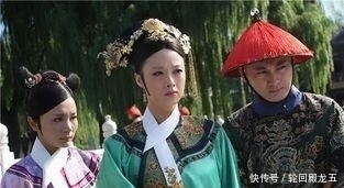 曹琴默@甄嬛传:华妃命人杀害淳儿时,为什么曹贵人让甄嬛到假山去看看?